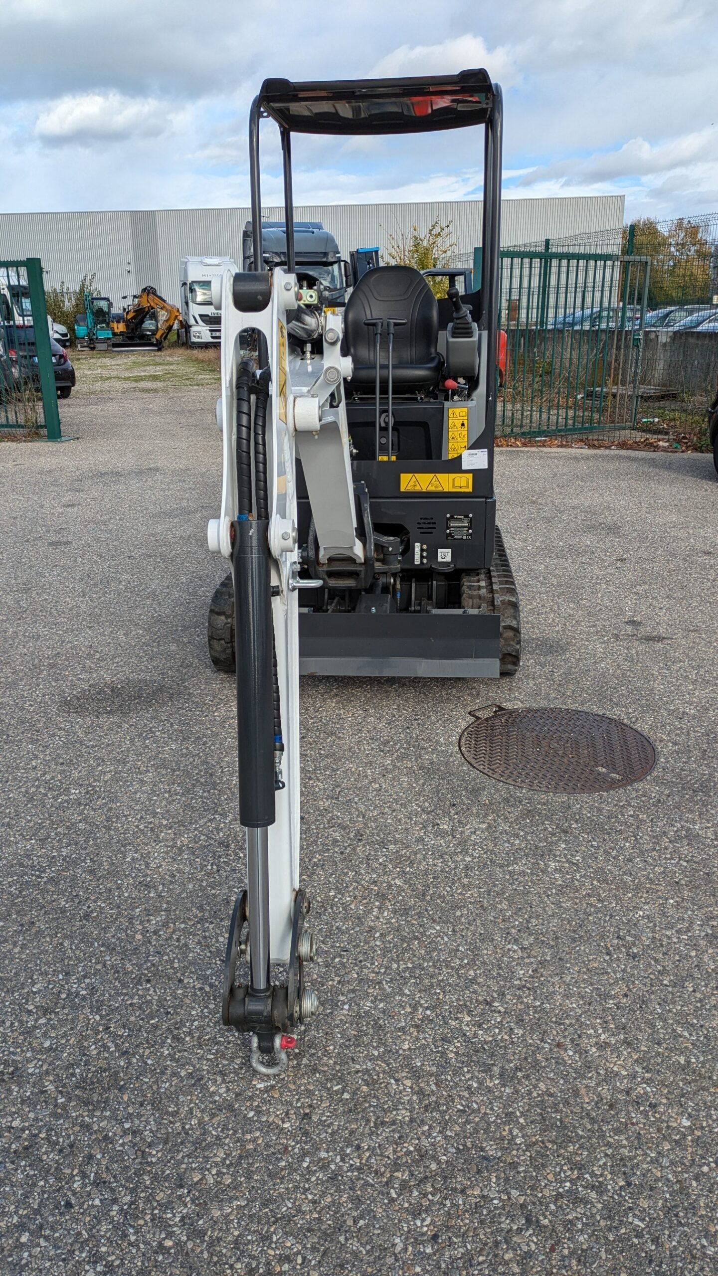 MINI PELLE BOBCAT E20Z 2024 SANS GOGETS – Image 8