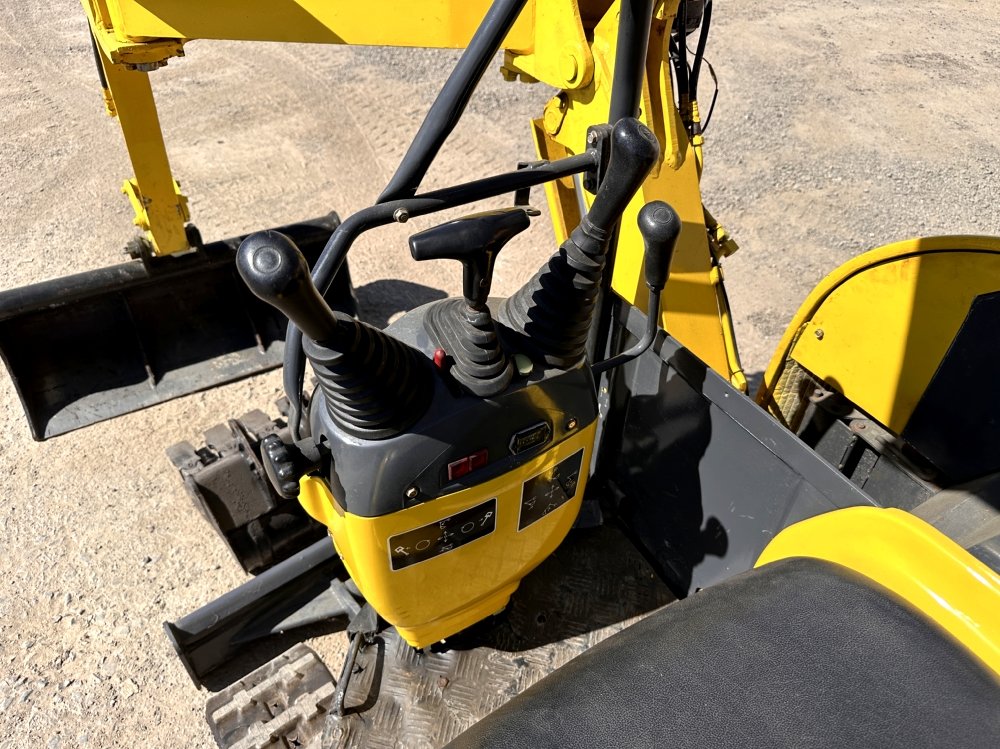 KOMATSU-MINI-PELLE SUR CHENILLES PC08UU-1F – Image 4