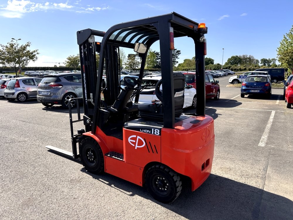 CHARIOT ÉLÉVATEUR ÉLECTRIQUE EP EFL