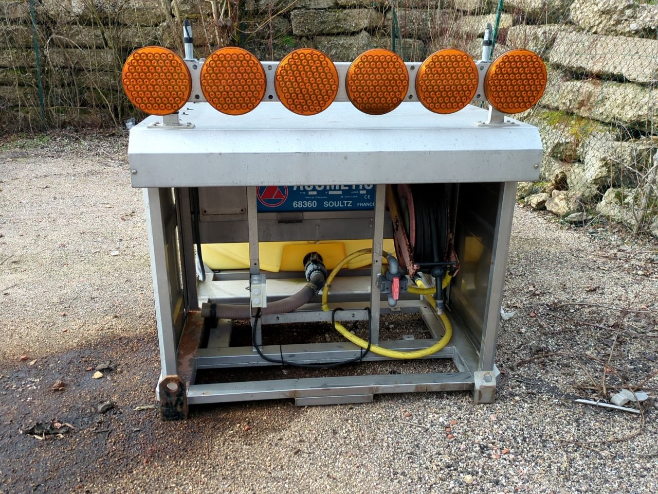 CITERNE 2000 L INOX SUR CHASSIS ACOMETIS – Image 2