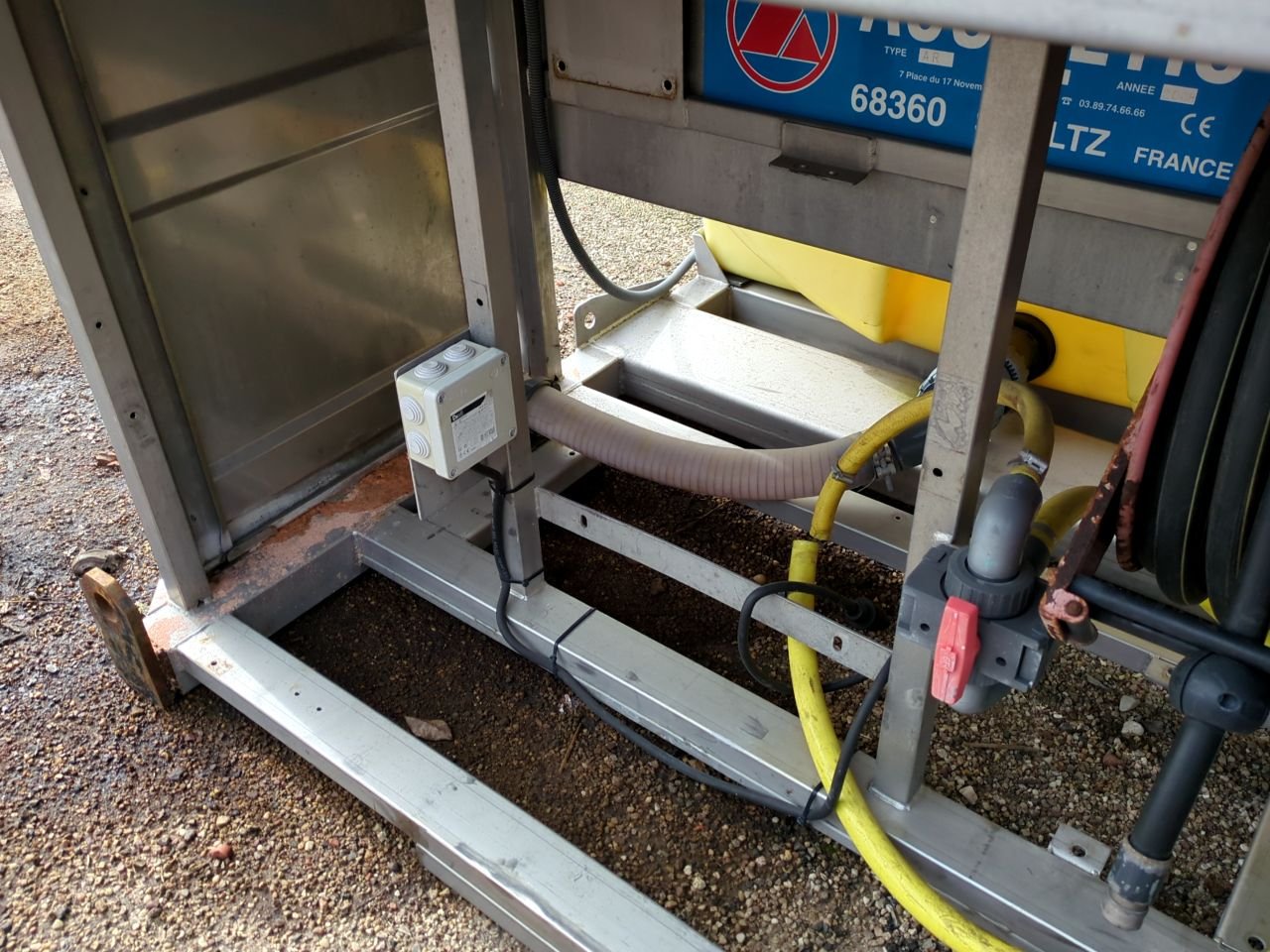 CITERNE 2000 L INOX SUR CHASSIS ACOMETIS – Image 10
