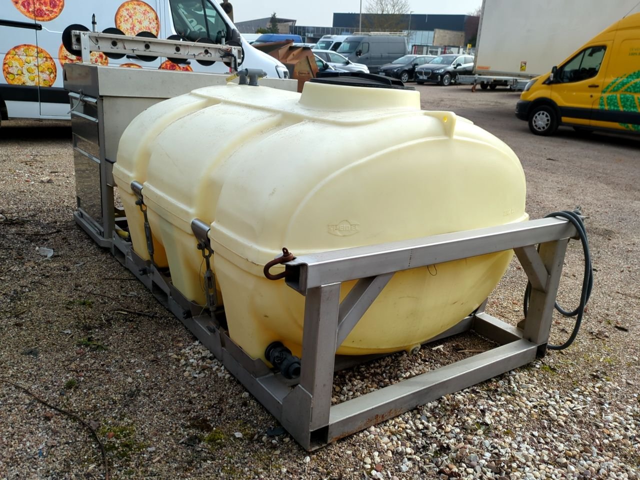 CITERNE 2000 L INOX SUR CHASSIS ACOMETIS – Image 8