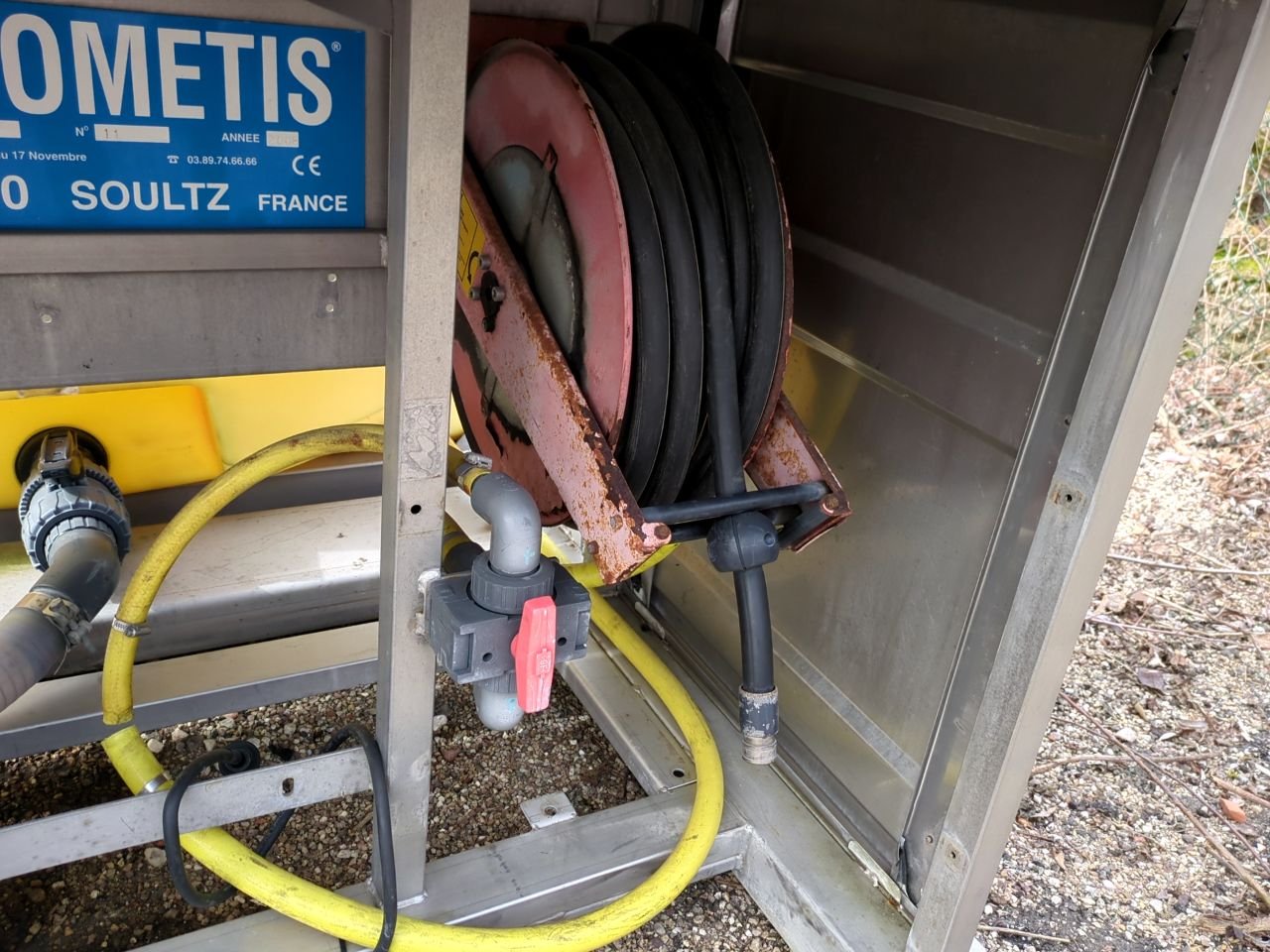 CITERNE 2000 L INOX SUR CHASSIS ACOMETIS – Image 11