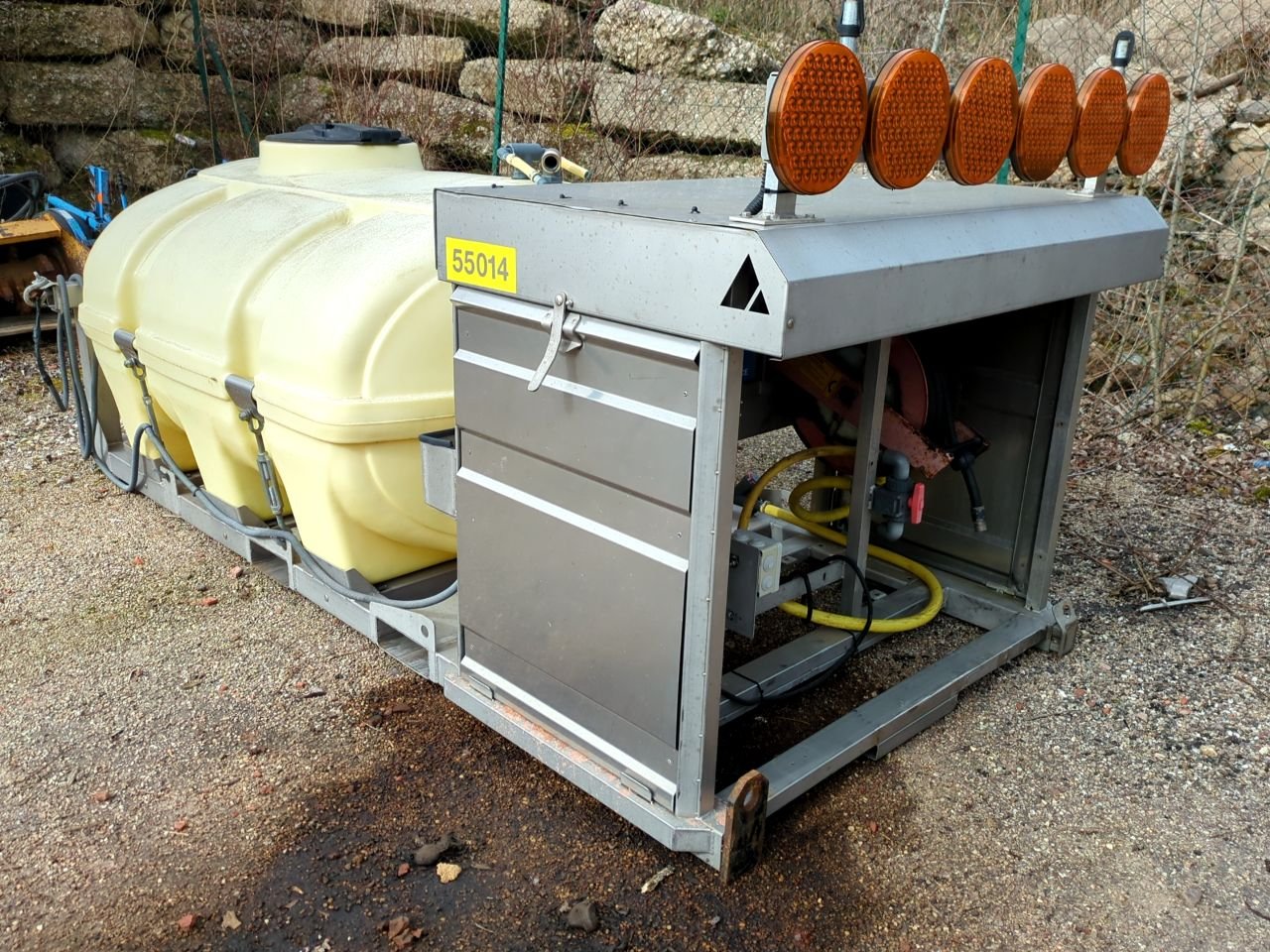 CITERNE 2000 L INOX SUR CHASSIS ACOMETIS – Image 6