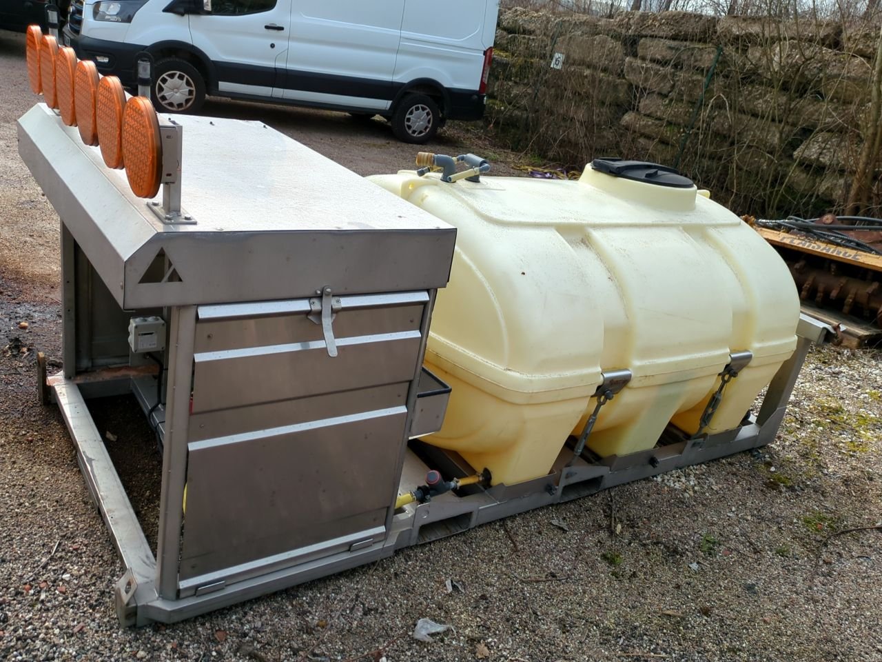 CITERNE 2000 L INOX SUR CHASSIS ACOMETIS – Image 7
