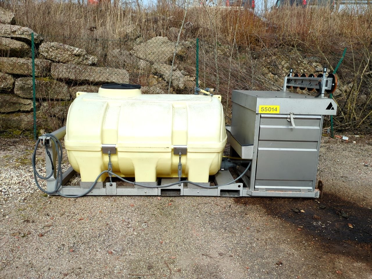 CITERNE 2000 L INOX SUR CHASSIS ACOMETIS – Image 3