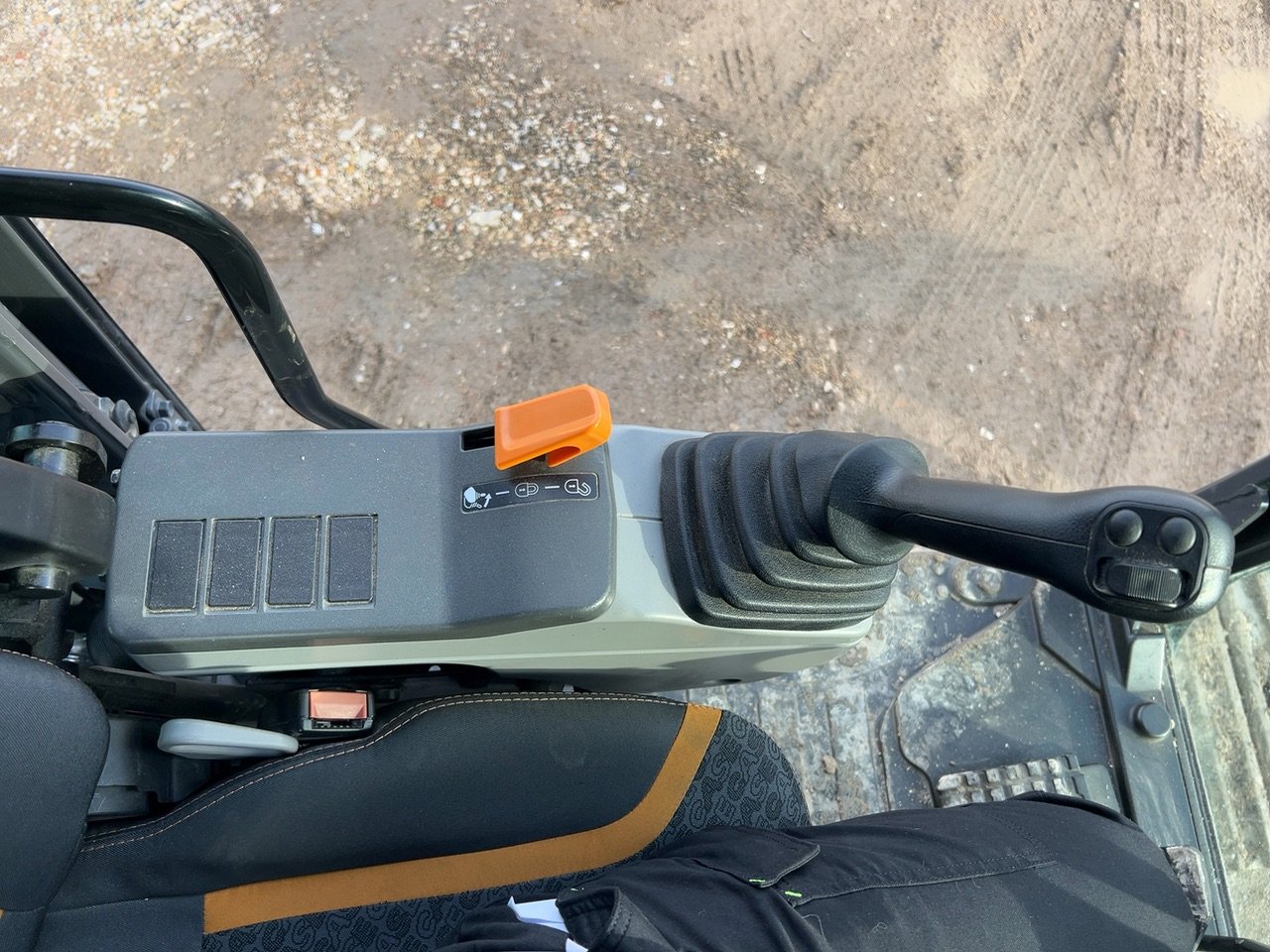 PELLE SUR CHENILLES CASE CX250E NLC – Image 40