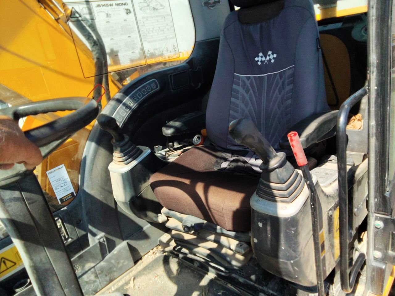 JCB-PELLE SUR PNEUS JS145W – Image 18