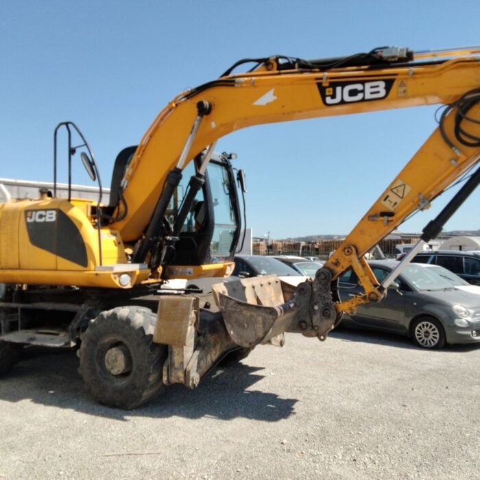 JCB-PELLE SUR PNEUS JS145W