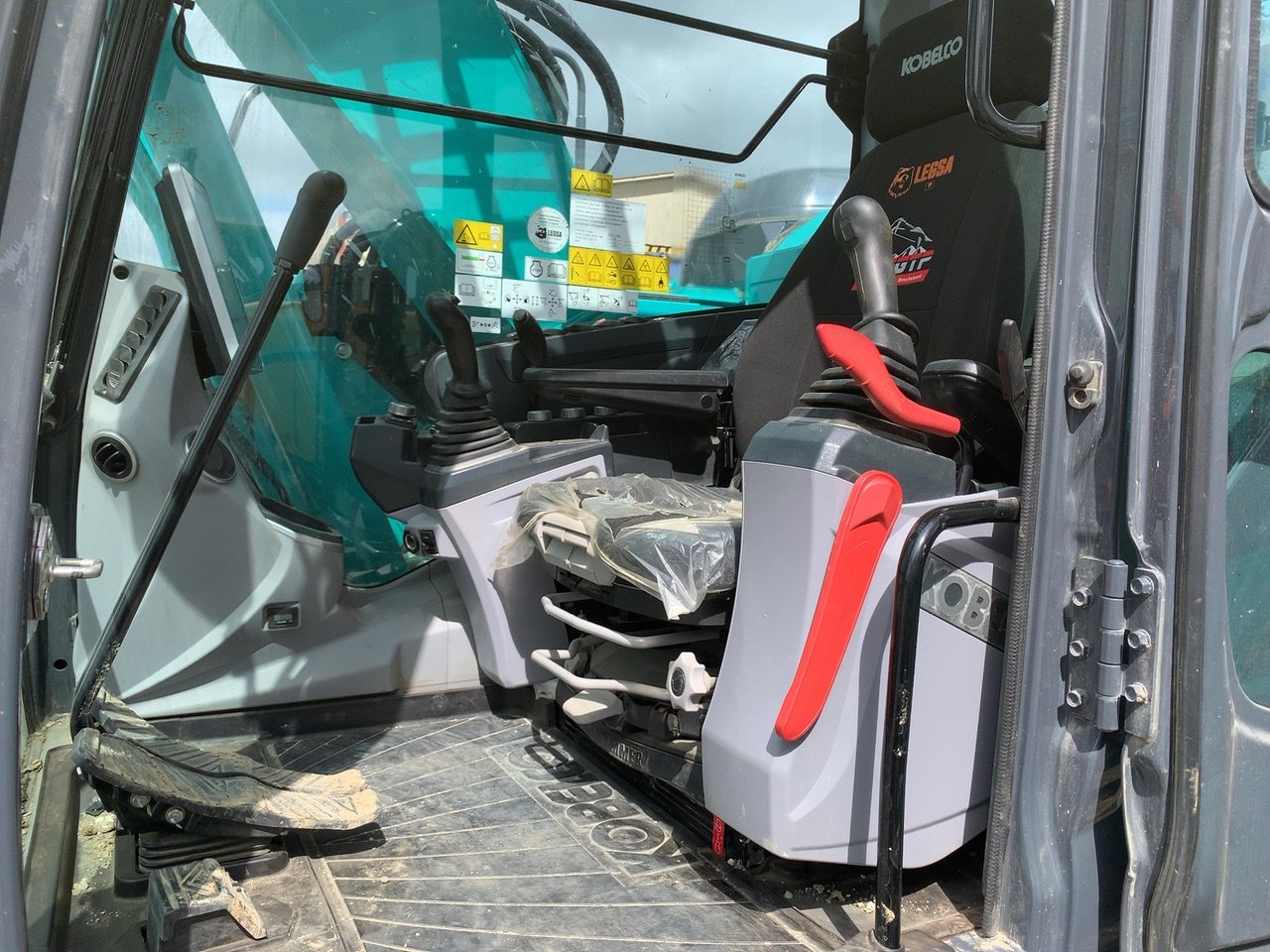 KOBELCO-PELLE SUR CHENILLE SK 140SRLC-7 – Image 19