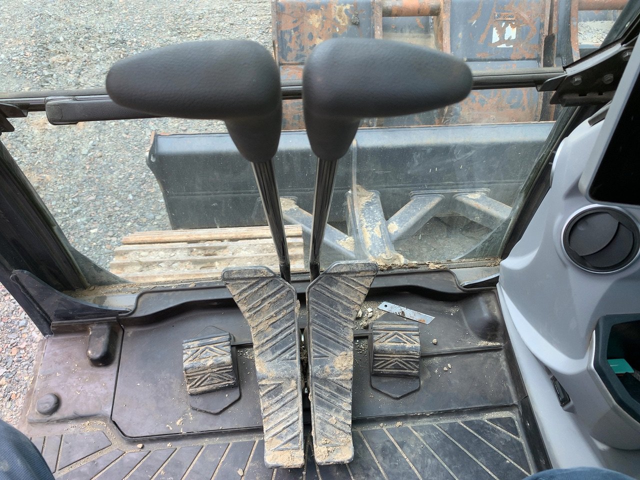 KOBELCO-PELLE SUR CHENILLE SK 140SRLC-7 – Image 22