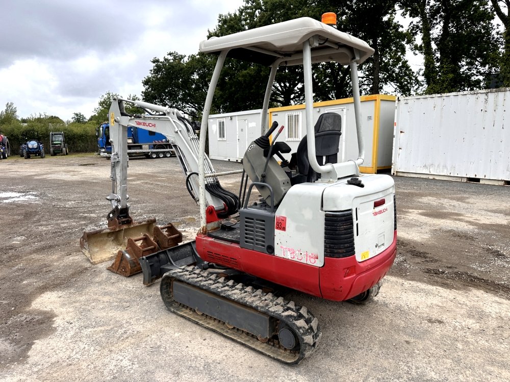 TAKEUCHI-MINI-PELLE SUR CHENILLES A VOIE VARIABLE TB016 – Image 4