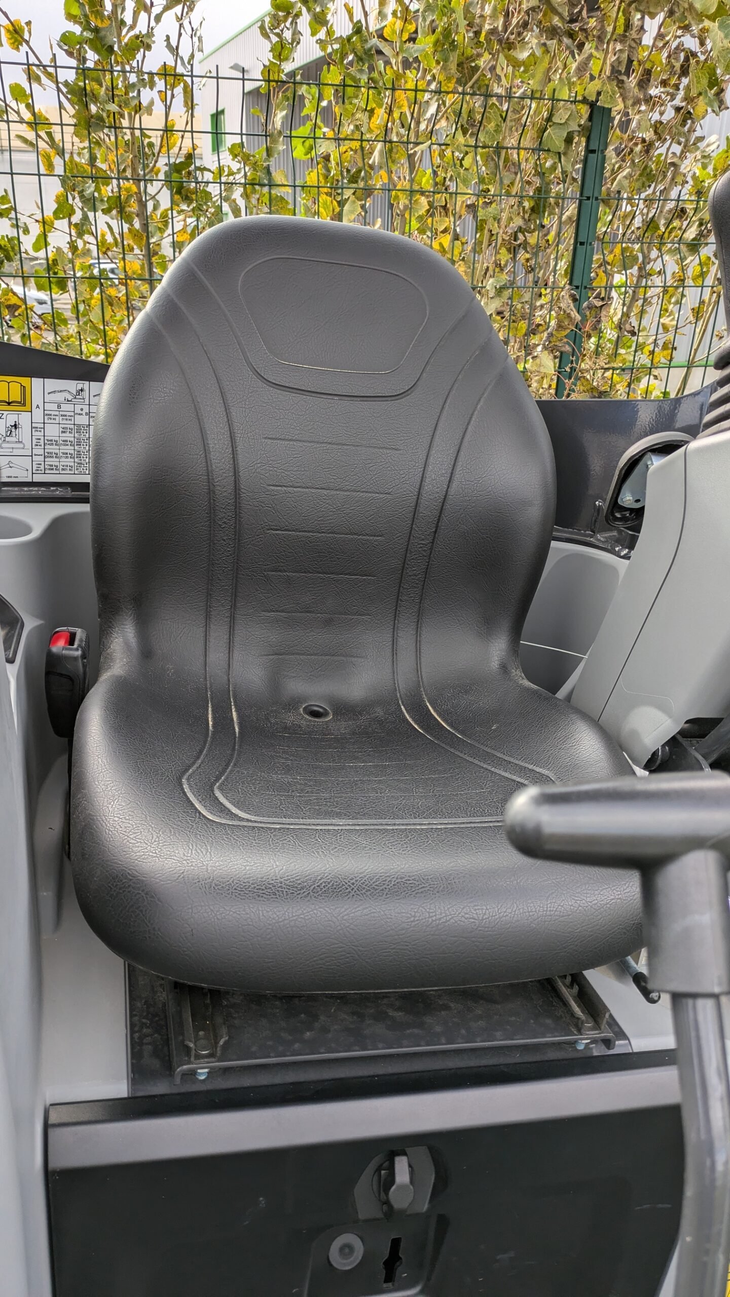 MINI PELLE BOBCAT E20Z 2024 SANS GOGETS – Image 10