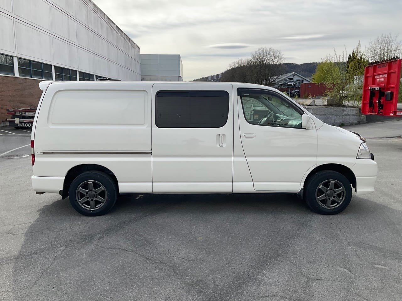 TOYOTA HiAce 117 D-4D Long – Image 13