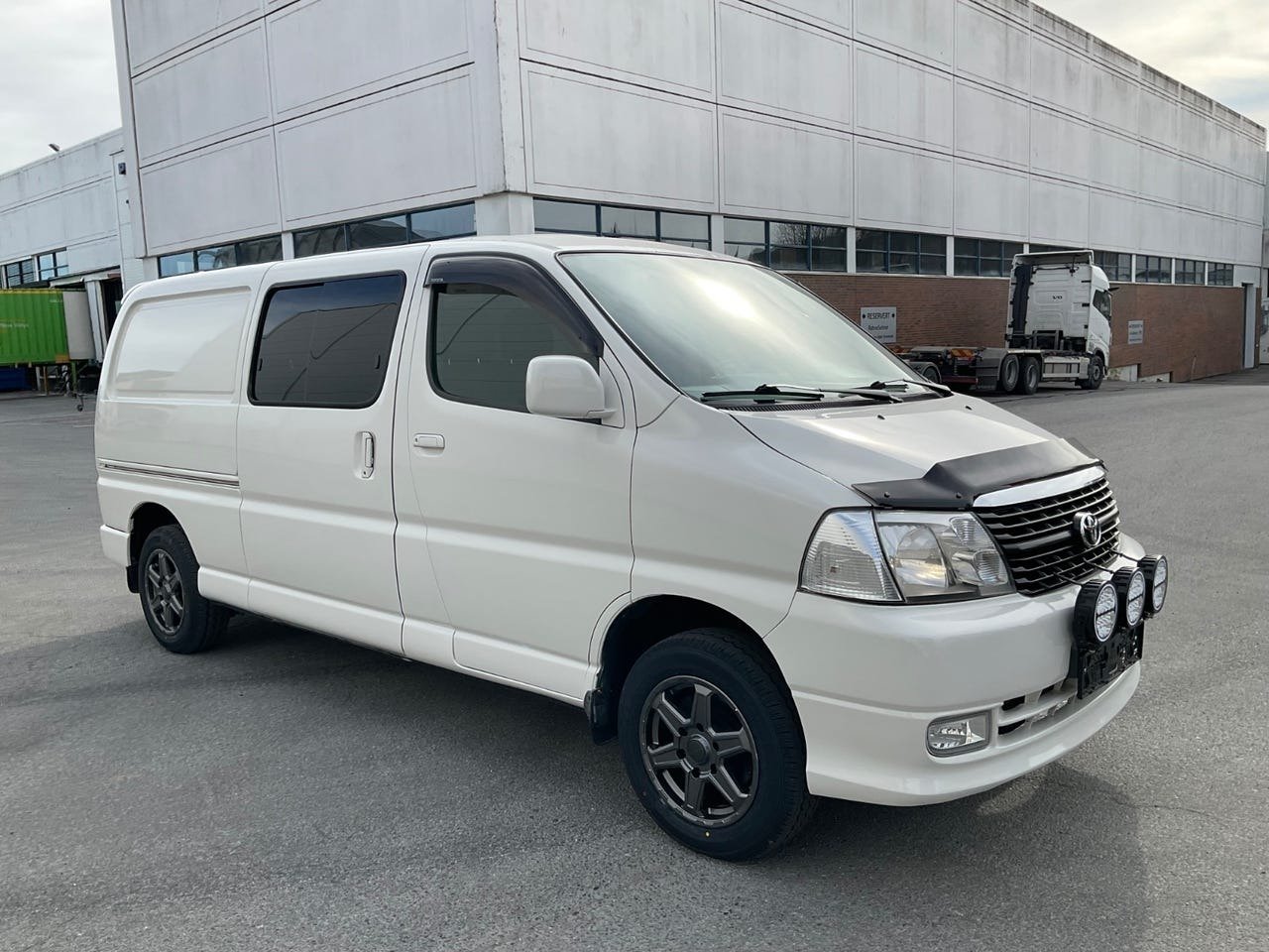 TOYOTA HiAce 117 D-4D Long – Image 12
