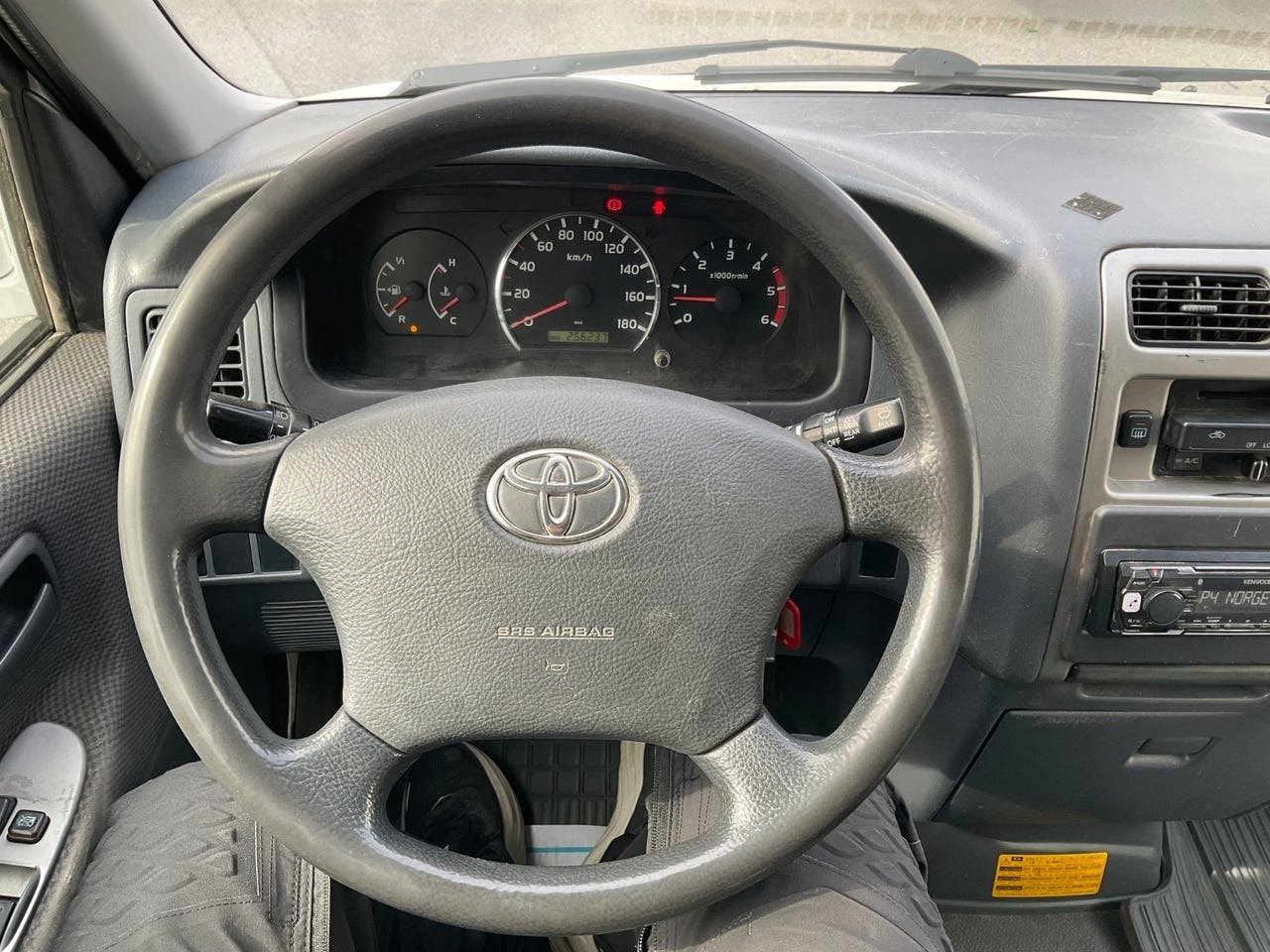 TOYOTA HiAce 117 D-4D Long – Image 24