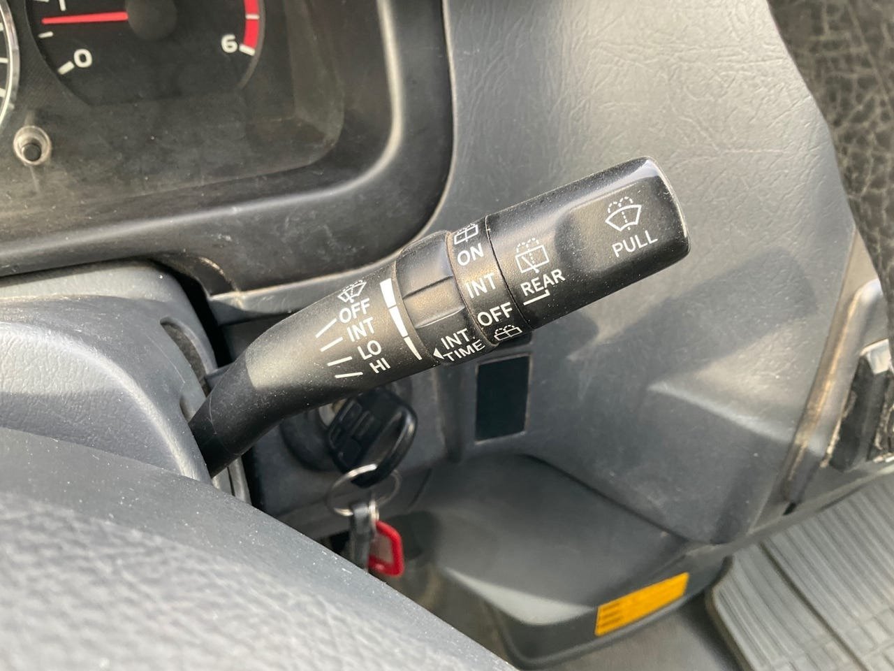 TOYOTA HiAce 117 D-4D Long – Image 30