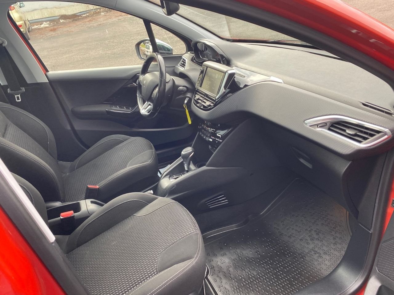 PEUGEOT 208 1.2 100ch S&S Style – Image 9