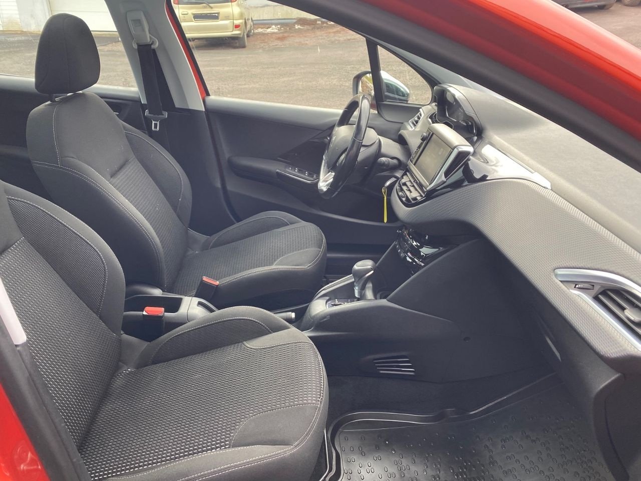 PEUGEOT 208 1.2 100ch S&S Style – Image 10